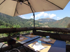 Agriturismo Al-Marnich: Large Restaurant Terrace in Summer